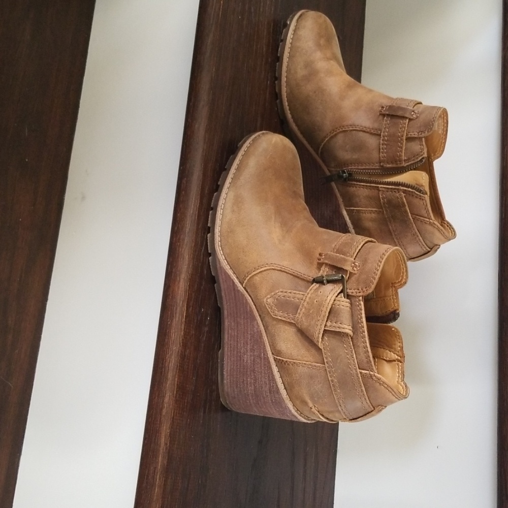 Sperry wedge leather ankle boots